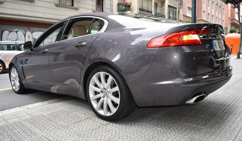 Jaguar XF 2.7 D V6 Premium Luxury lleno